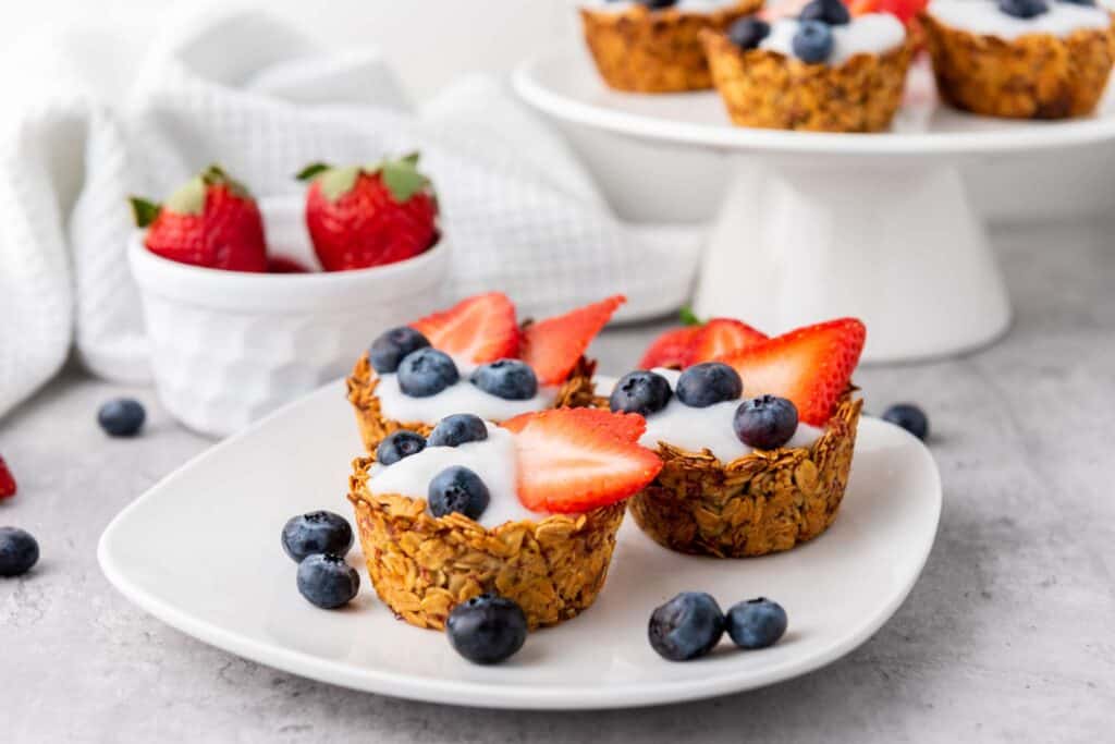 mixed berry granola cups